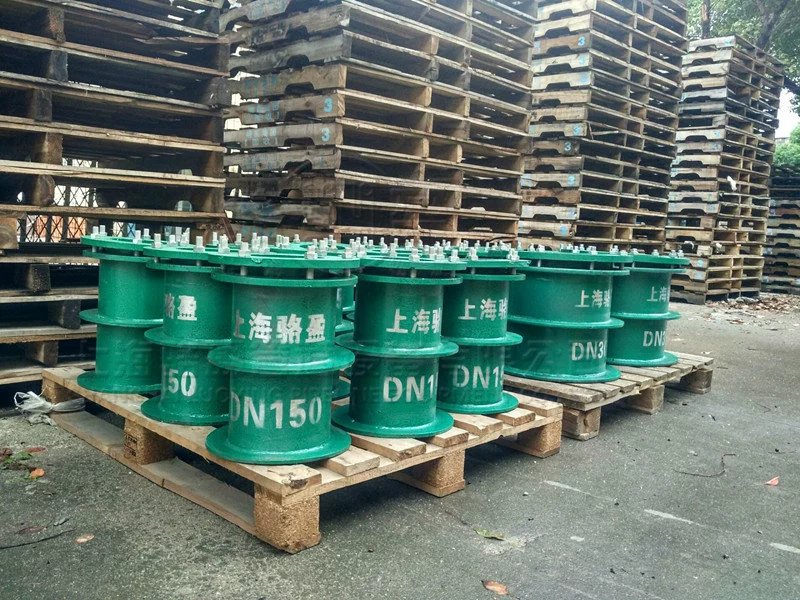 <a href=http://www.www.czcyrl.com target=_blank class=infotextkey>柔性防水套管</a>防水層被破壞的原因